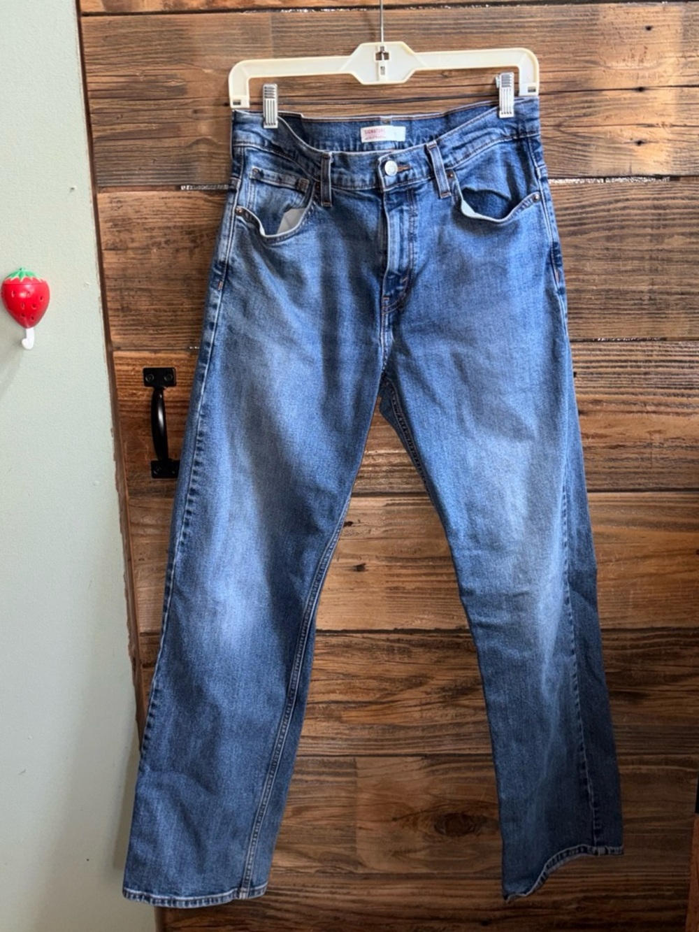 Signature by Levi Strauss Men's Medium Blue Straight Jeans 30 x 32